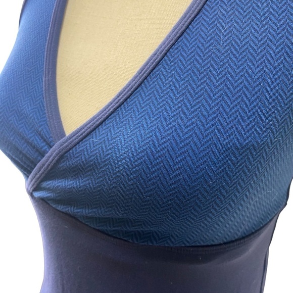Lululemon Deep V Tank Sz 8 (Runs Small eg 6) Blue Racerback Herringbone Pattern - Picture 2 of 14